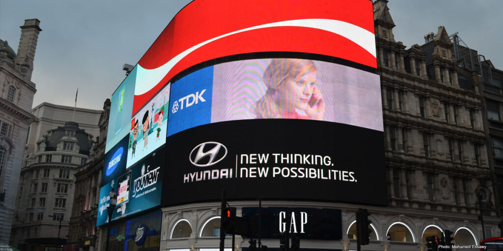 picture of signage at Picadilly Circus, London.