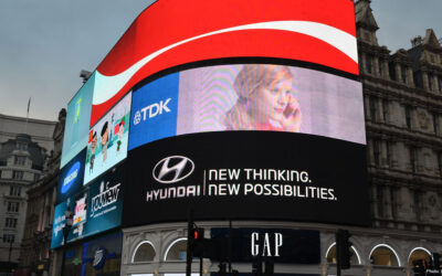 picture of signage at Picadilly Circus, London.